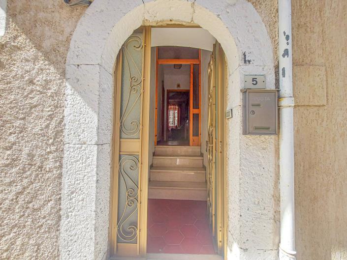 Image No.8-2 Bed Townhouse for sale