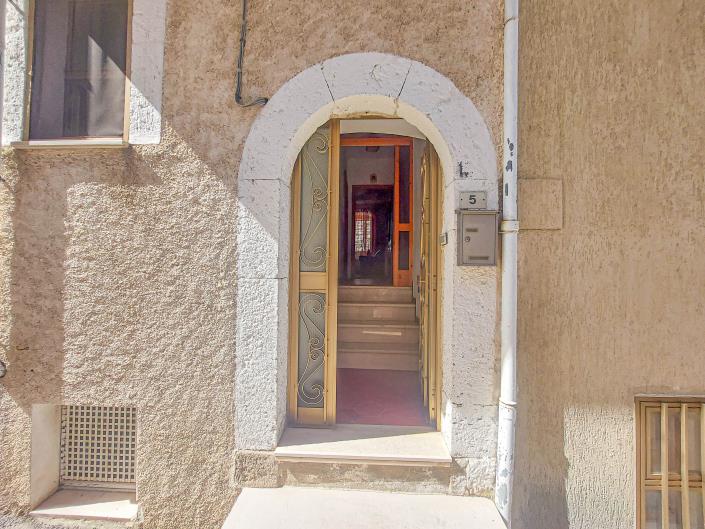 Image No.9-2 Bed Townhouse for sale