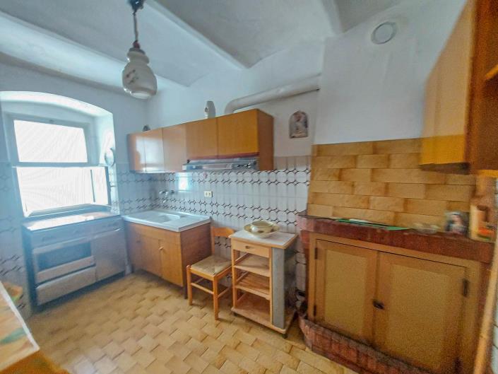 Image No.5-2 Bed Townhouse for sale