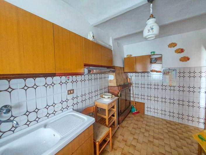 Image No.12-2 Bed Townhouse for sale