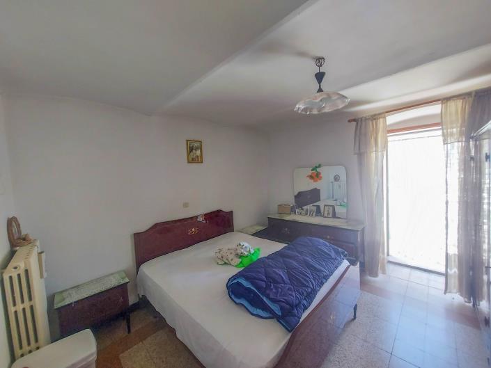 Image No.19-2 Bed Townhouse for sale