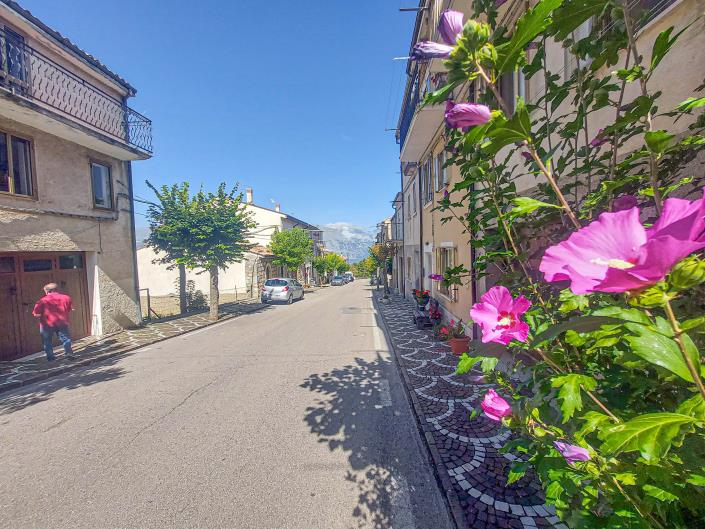 Image No.40-2 Bed Townhouse for sale