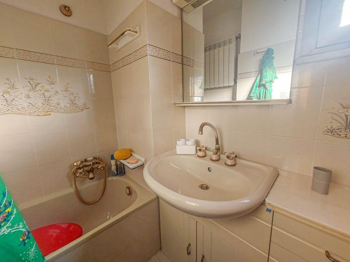 Image No.20-4 Bed Townhouse for sale