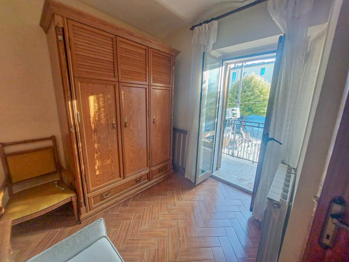 Image No.29-4 Bed Townhouse for sale