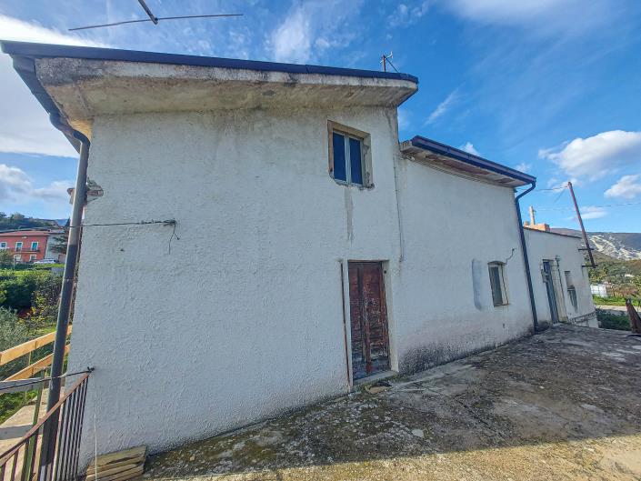 Image No.16-3 Bed Country House for sale