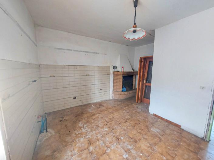 Image No.18-3 Bed Country House for sale