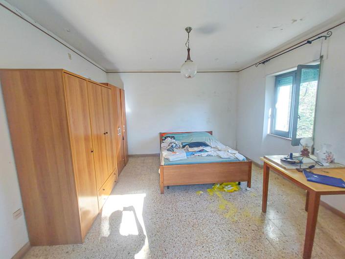 Image No.5-2 Bed Country Property for sale