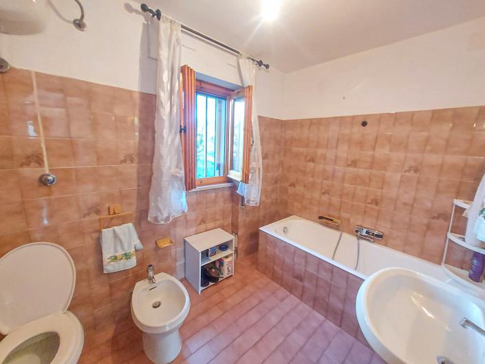 Image No.24-2 Bed Country Property for sale