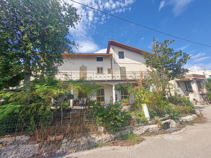 Image No.6-3 Bed House for sale