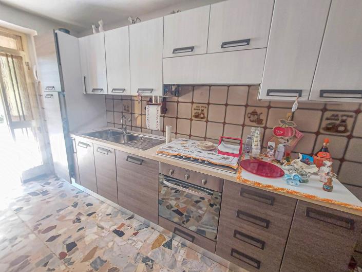 Image No.15-3 Bed House for sale