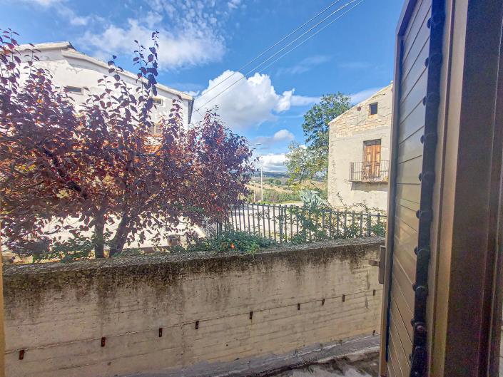 Image No.21-3 Bed House for sale