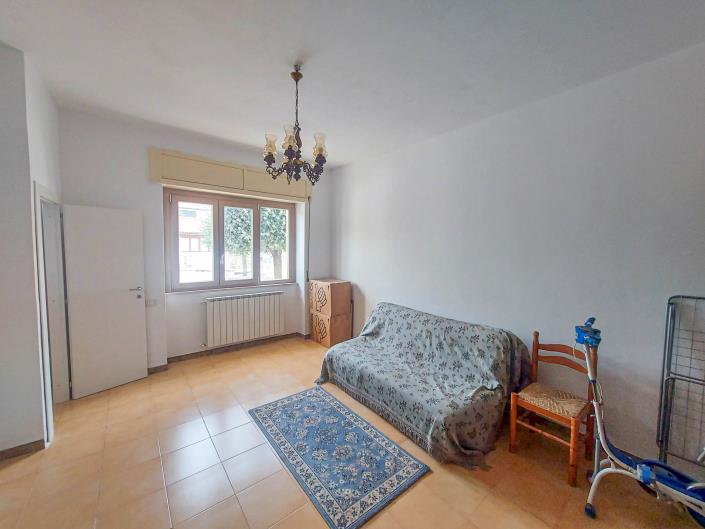 Image No.5-2 Bed Semi-Detached for sale