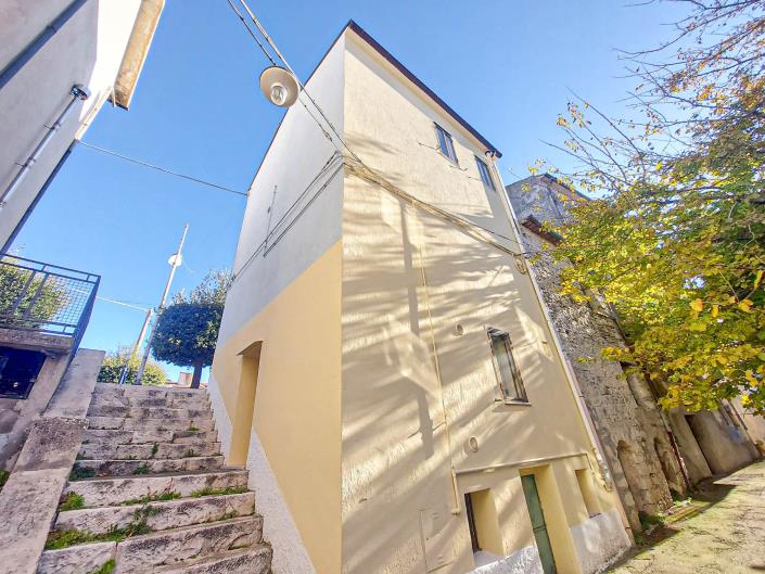 Image No.46-2 Bed Semi-Detached for sale