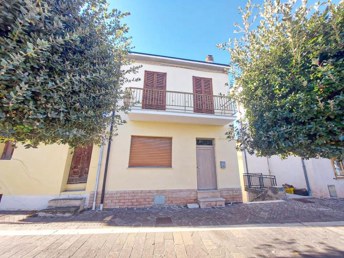 Image No.49-2 Bed Semi-Detached for sale