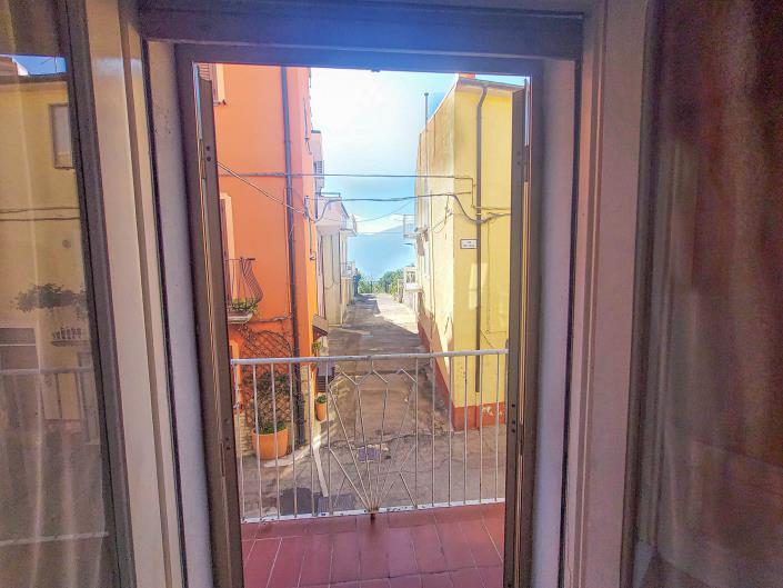 Image No.8-2 Bed Townhouse for sale