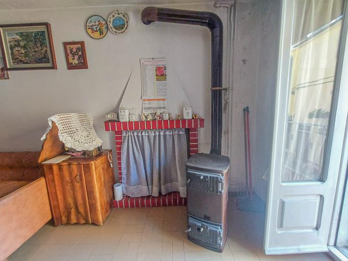 Image No.6-2 Bed Townhouse for sale