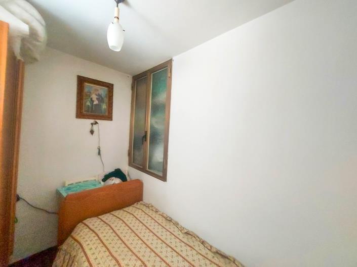 Image No.23-2 Bed Townhouse for sale