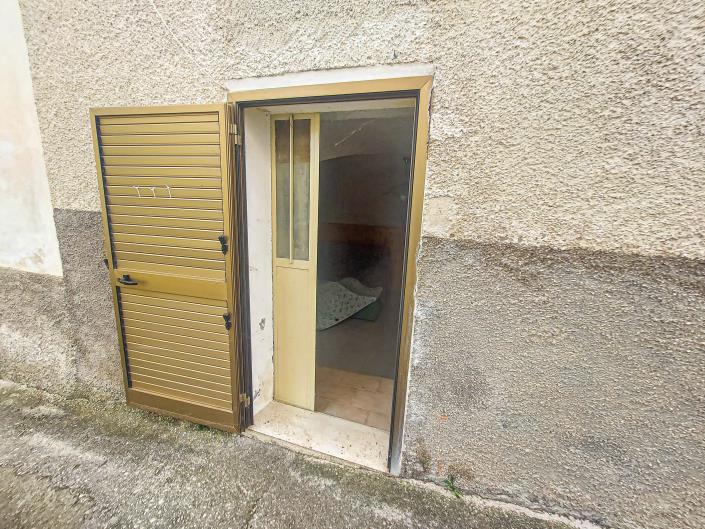 Image No.11-2 Bed Semi-Detached for sale