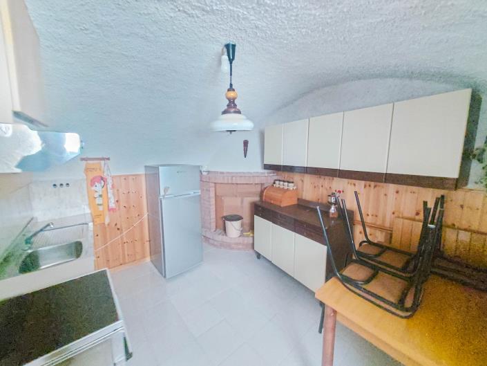 Image No.16-2 Bed Semi-Detached for sale