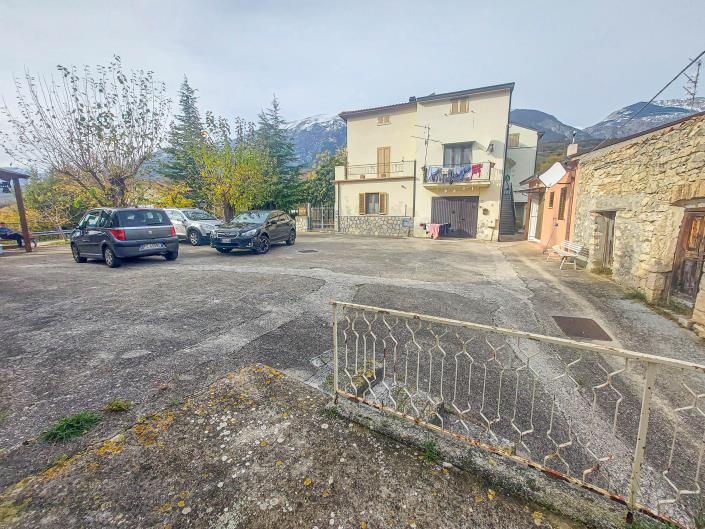 Image No.32-2 Bed Semi-Detached for sale