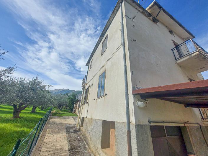 Image No.41-3 Bed Country Property for sale