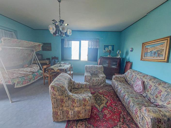 Image No.4-2 Bed Country Property for sale