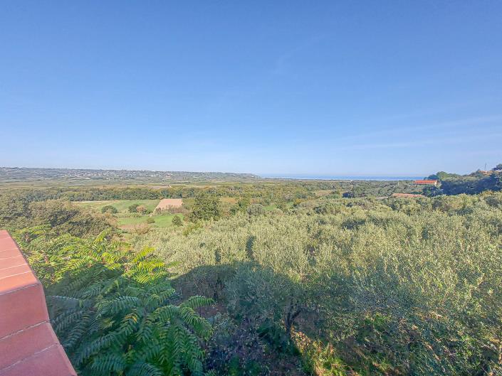 Image No.5-2 Bed Country Property for sale