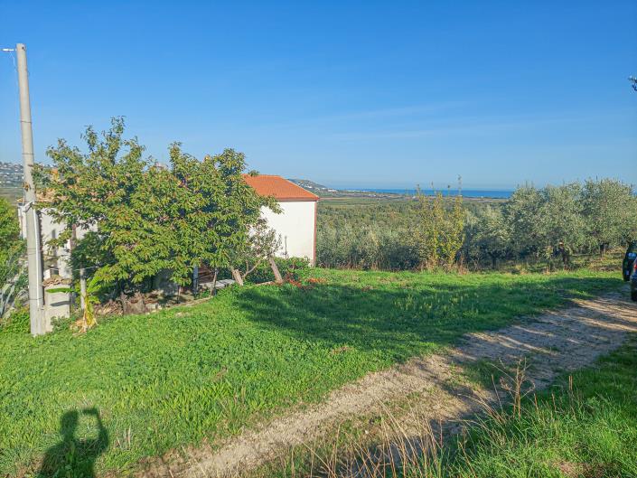 Image No.9-2 Bed Country Property for sale