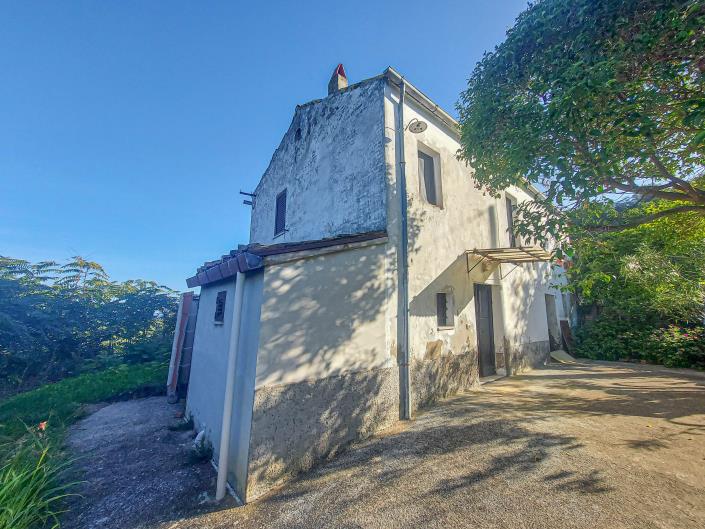 Image No.12-2 Bed Country Property for sale