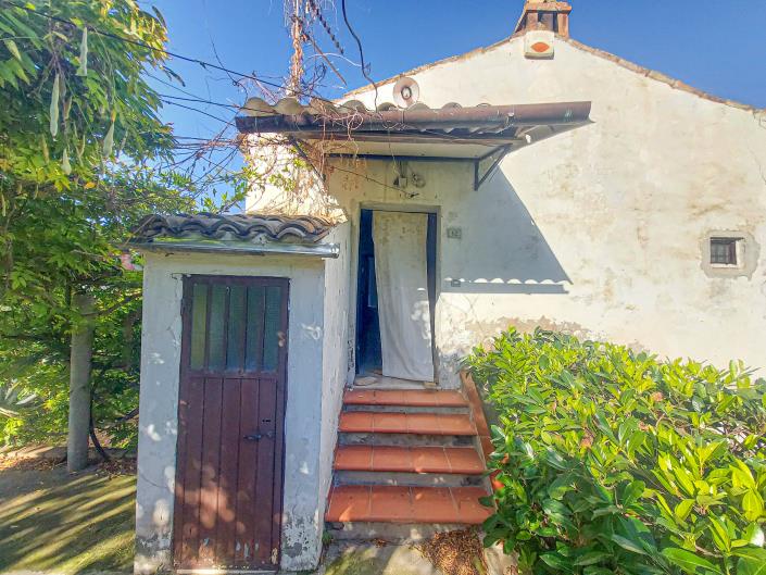 Image No.17-2 Bed Country Property for sale