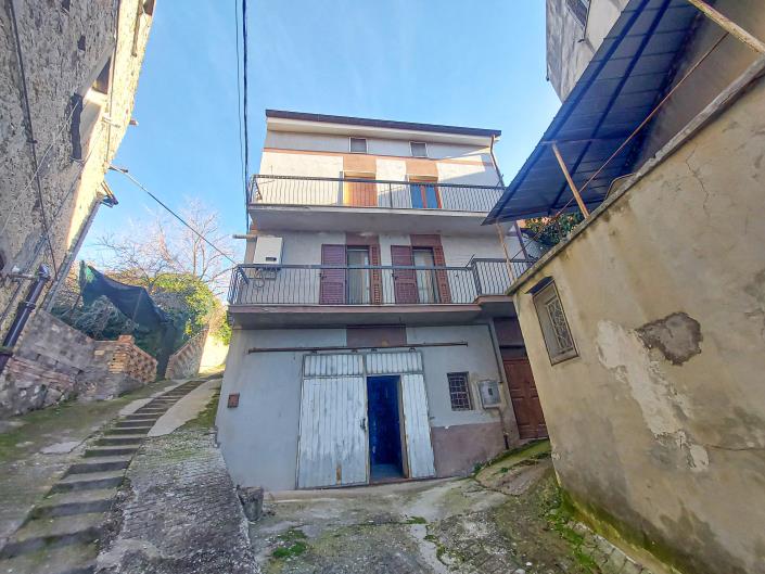 Image No.8-3 Bed Townhouse for sale