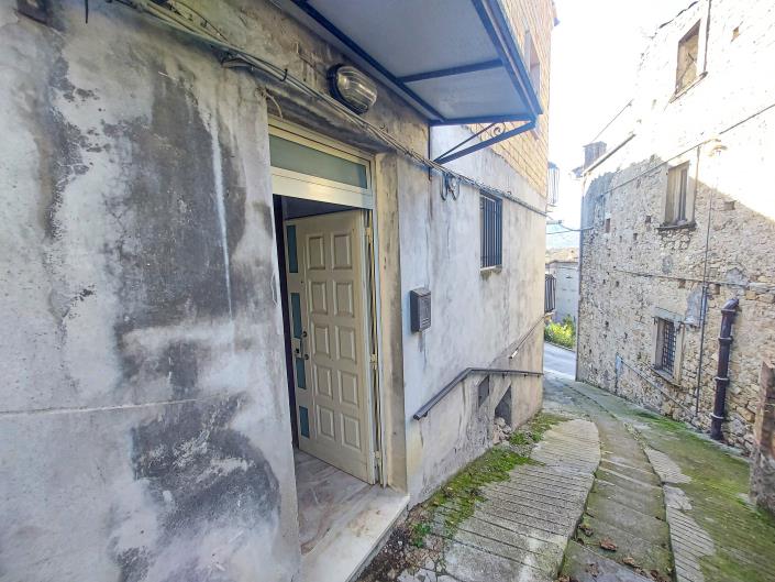 Image No.12-3 Bed Townhouse for sale