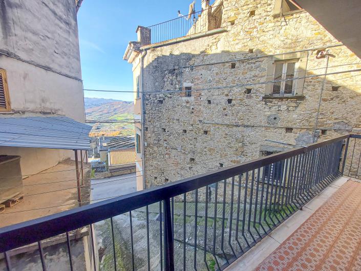 Image No.20-3 Bed Townhouse for sale