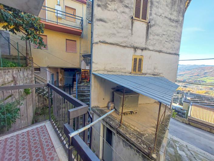 Image No.21-3 Bed Townhouse for sale