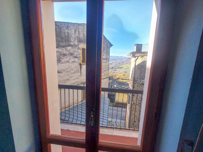 Image No.26-3 Bed Townhouse for sale