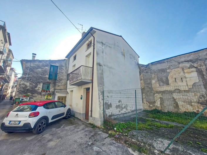 Image No.6-2 Bed Townhouse for sale