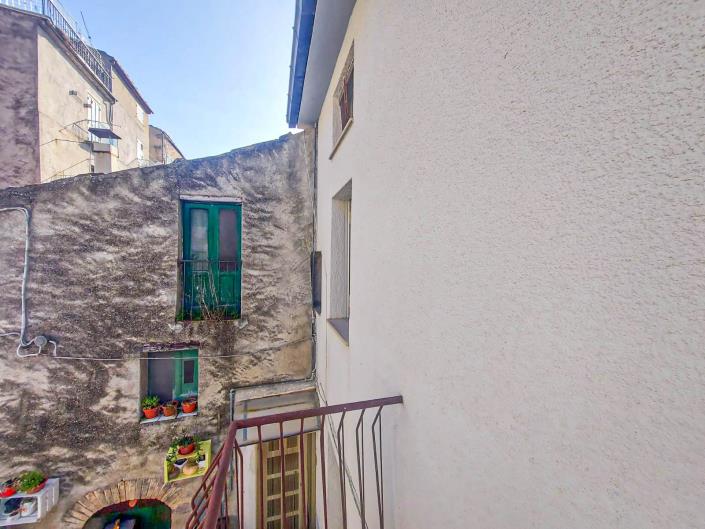 Image No.17-2 Bed Townhouse for sale