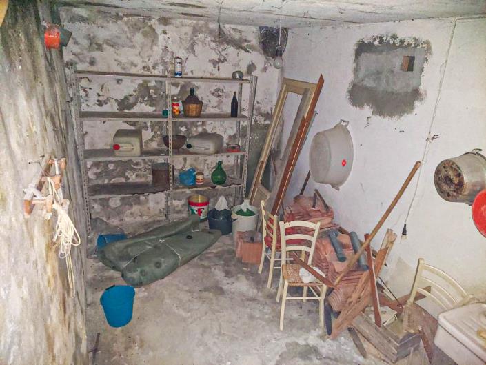 Image No.33-2 Bed Townhouse for sale