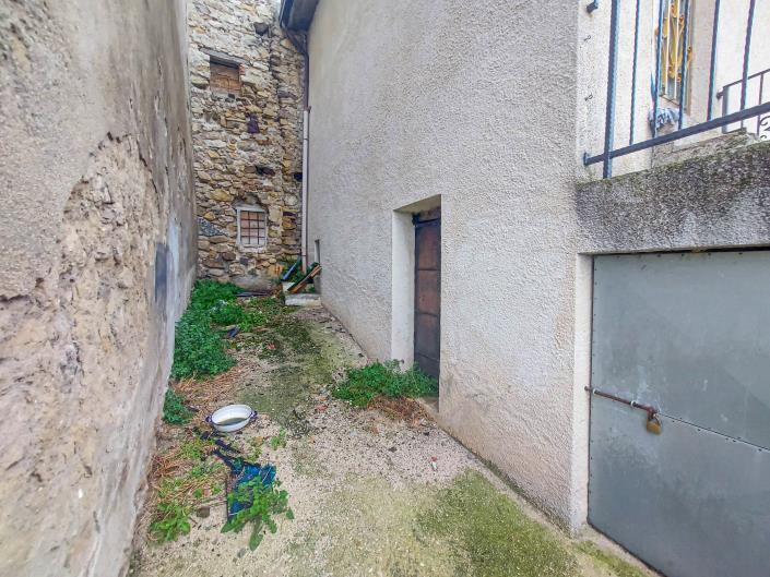 Image No.37-2 Bed Townhouse for sale