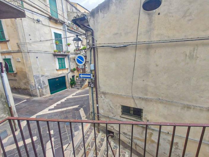 Image No.9-5 Bed Townhouse for sale