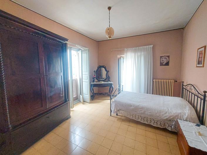 Image No.20-5 Bed Townhouse for sale