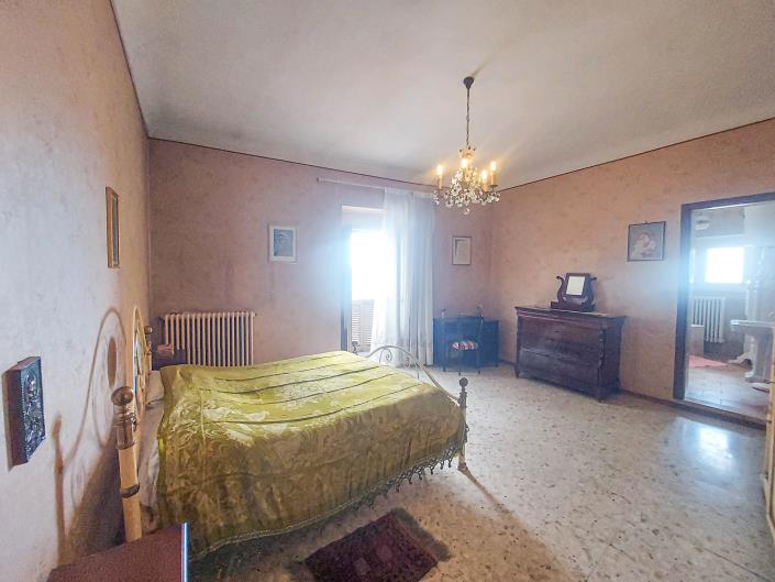 Image No.23-5 Bed Townhouse for sale