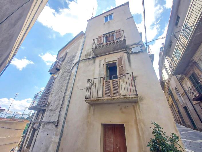 Image No.53-5 Bed Townhouse for sale