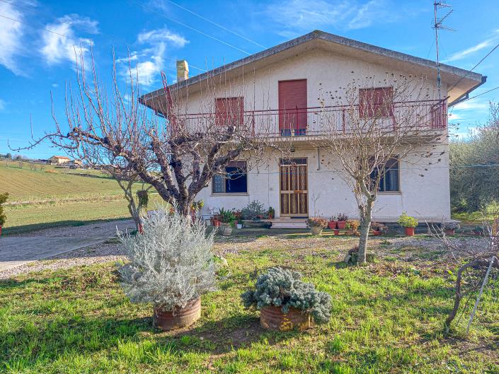 Image No.1-2 Bed Villa / Detached for sale