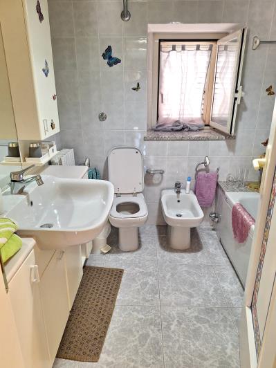 Image No.20-5 Bed Property for sale