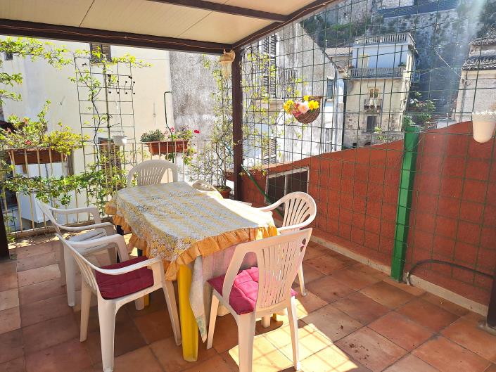 Image No.24-5 Bed Property for sale