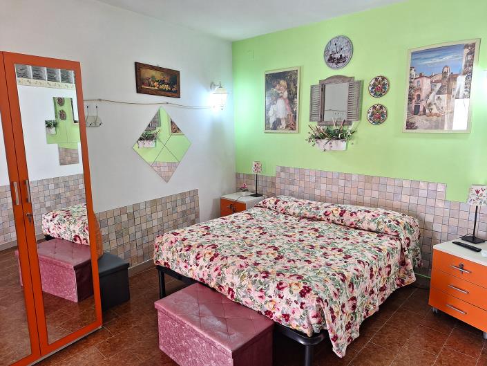 Image No.5-5 Bed Property for sale