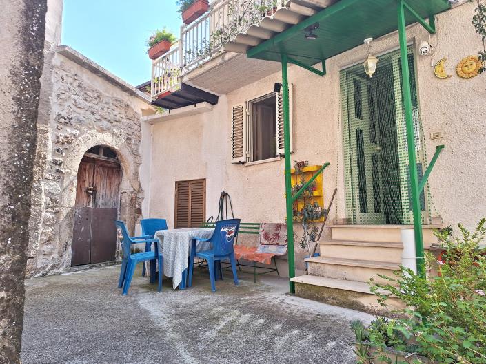 Image No.15-5 Bed Property for sale