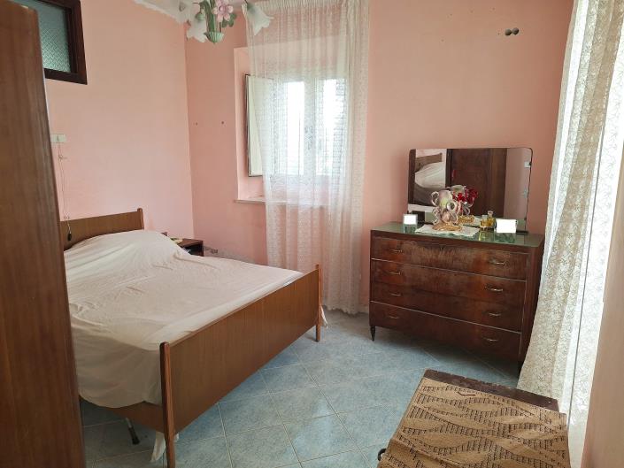 Image No.11-3 Bed House for sale