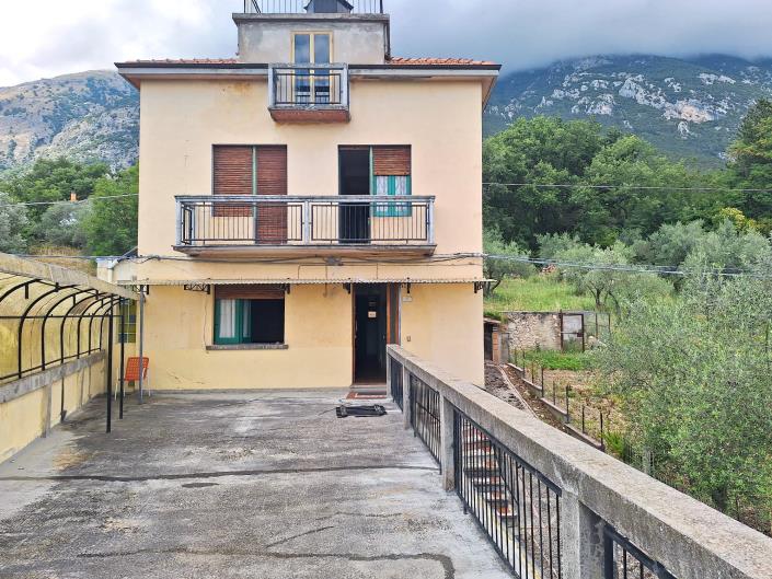 Image No.1-3 Bed Villa / Detached for sale